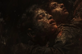 Rituels de souvenir et propagande : deux soldats en détresse, leurs visages marqués par la souffrance et le chaos de la guerre, illustrant l'impact dévastateur des conflits armés.