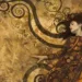 Femme allongée dans une composition dorée et abstraite illustrant la Philosophie et Poésie de la Mort, entre symbolisme artistique et contemplation intérieure.