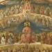 Fresque médiévale illustrant les visions chrétiennes de l’au-delà, avec le Christ en majesté, des anges, des élus et des damnés dans une scène du Jugement Dernier.