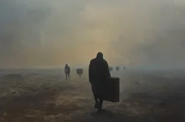Silhouettes marchant dans une brume dense lors d’une marche funèbre, symbolisant le Memento mori et la fragilité de la vie.